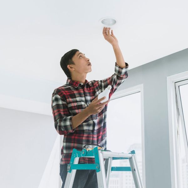 replacing lightbulb in ceiling