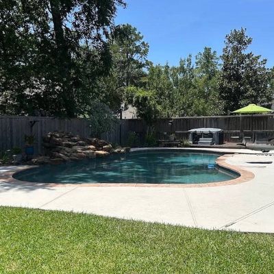 Conroe, TX swimming pool with new plaster in the color the homeowner chose, finished by Express Pool Plastering