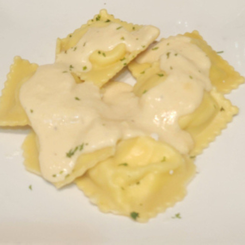 Ravioli with lemon sauce