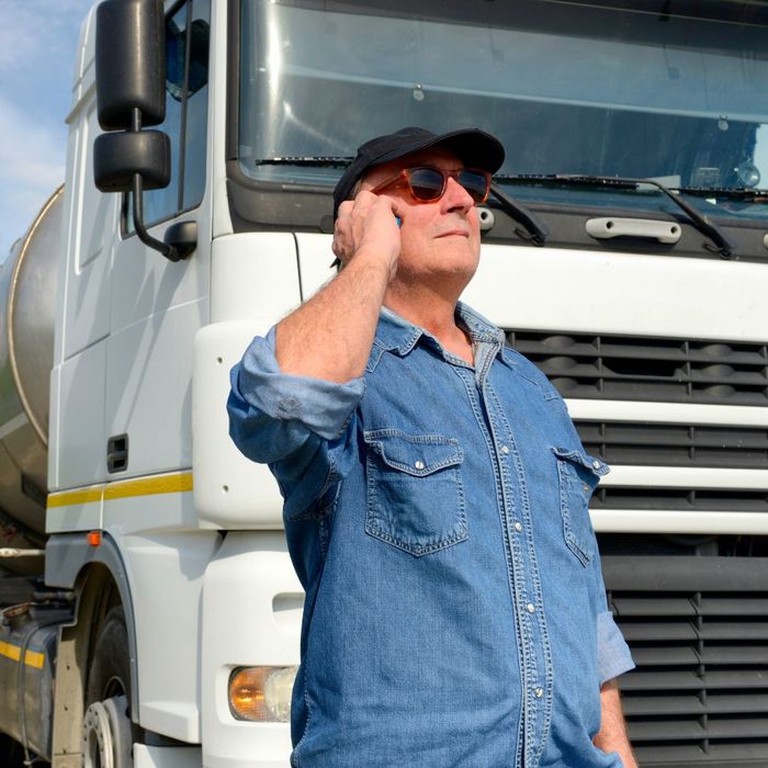 truck driver on the phone with roadside assistance