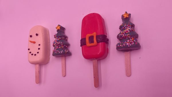 Row of christmas cakesicles