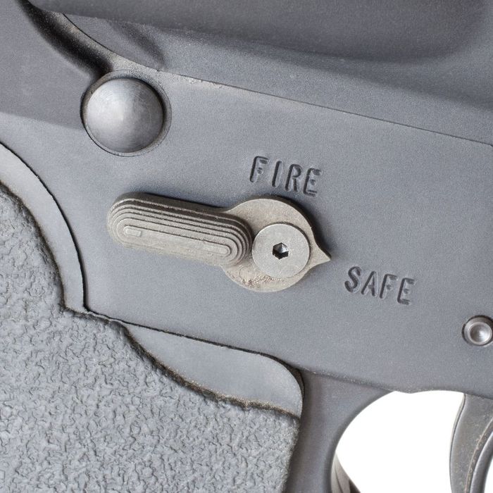 Safety lock on gun