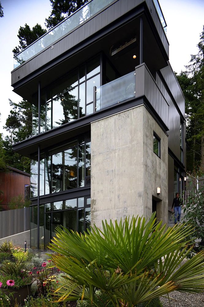 Custom Waterfront Home Gallery Image 2.jpeg