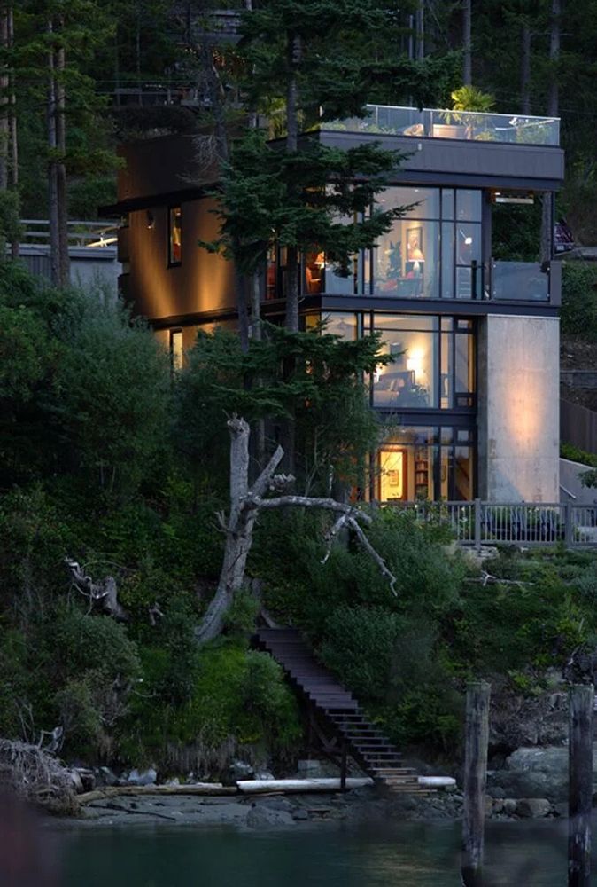 Custom Waterfront Home Gallery Image 1.jpeg