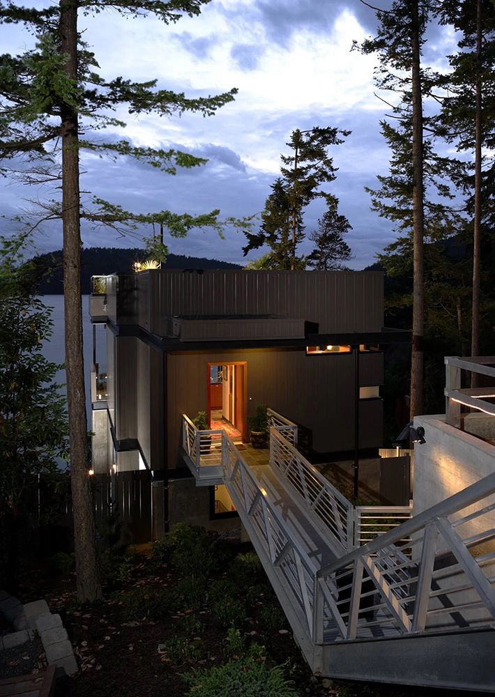 Custom Waterfront Home Gallery Image 7.jpeg