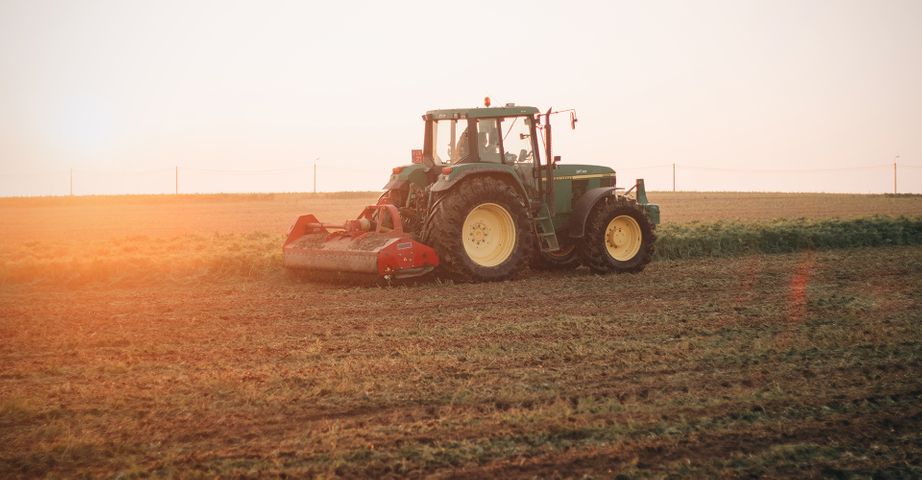 4 Ways Richmond Brothers Equipment Can Help Your Farm - Blog Featured Image and BG.jpg