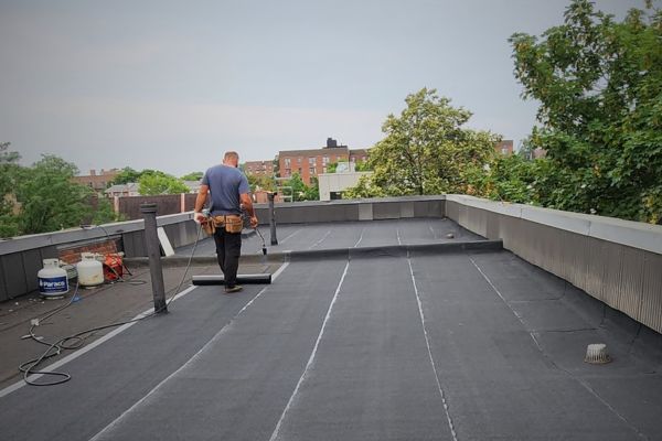 contractor installing a rubber roof
