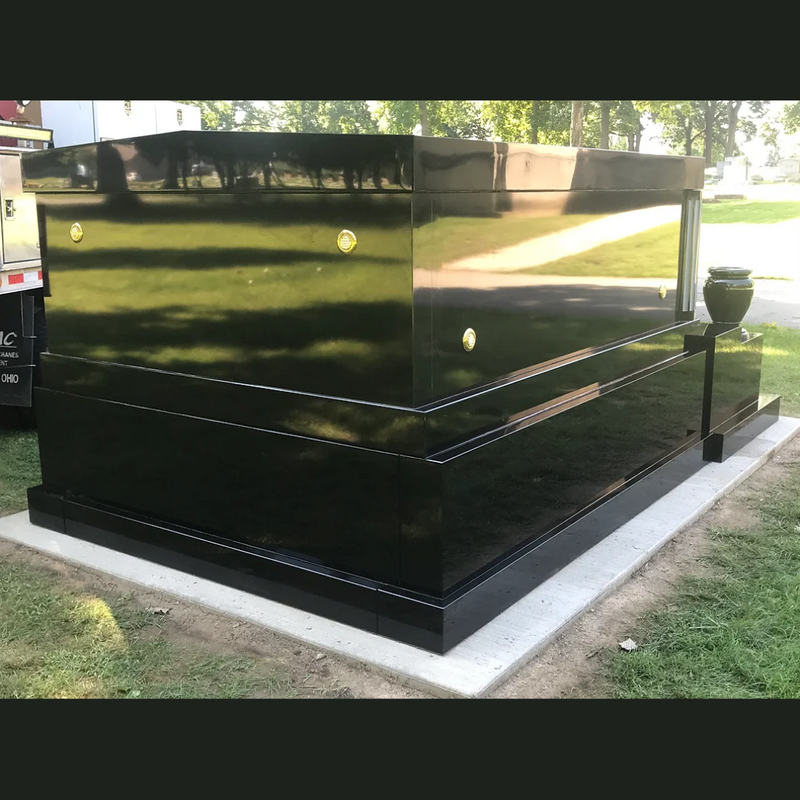 Cripta funeraria completa de granito negro pulido