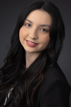 Head shot_Melanie Ramos.jpg