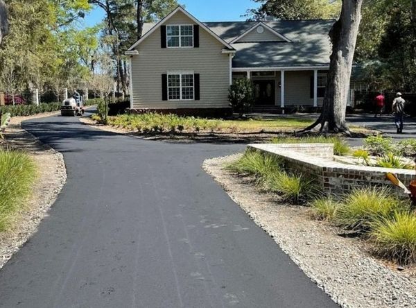 The Benefits of Asphalt Paving for Your Driveway - Image 1.jpg