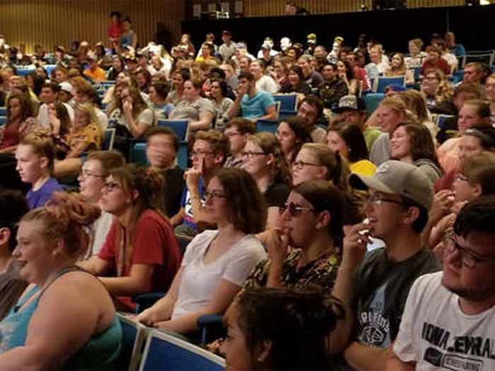 A crowd at Randy Andrew's show