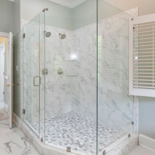 Frameless vs. Framed Showers 1.jpg