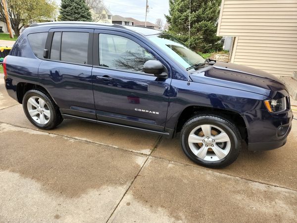Wash, clay, & seal on a Blue jeep Compass.jpg