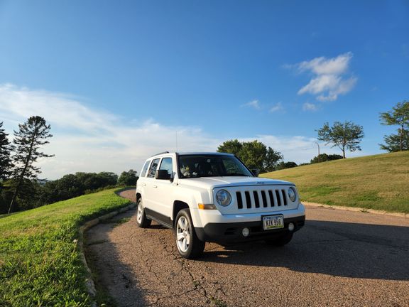 Jeep Patriot at Grandview park in Sioux City.jpg