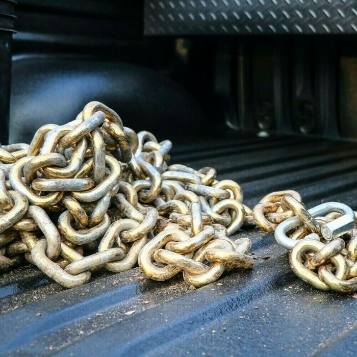 truck bed loaded with heavy chain