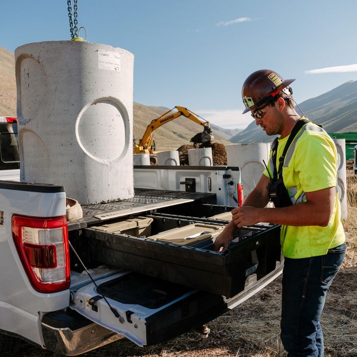 Construction worker using a Decked truck drawer system