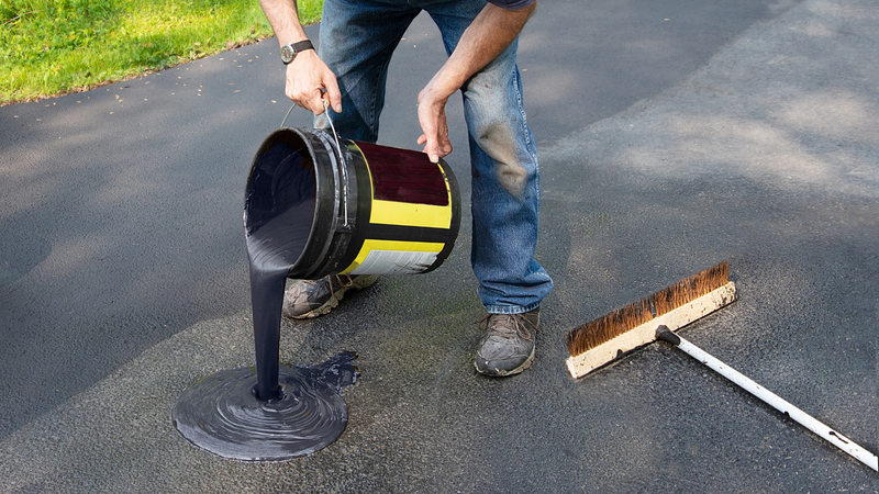 The Best Time of Year to Sealcoat an Asphalt Driveway (1).png