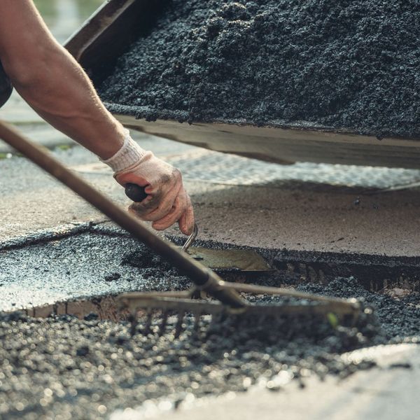 Filling pavement with asphalt