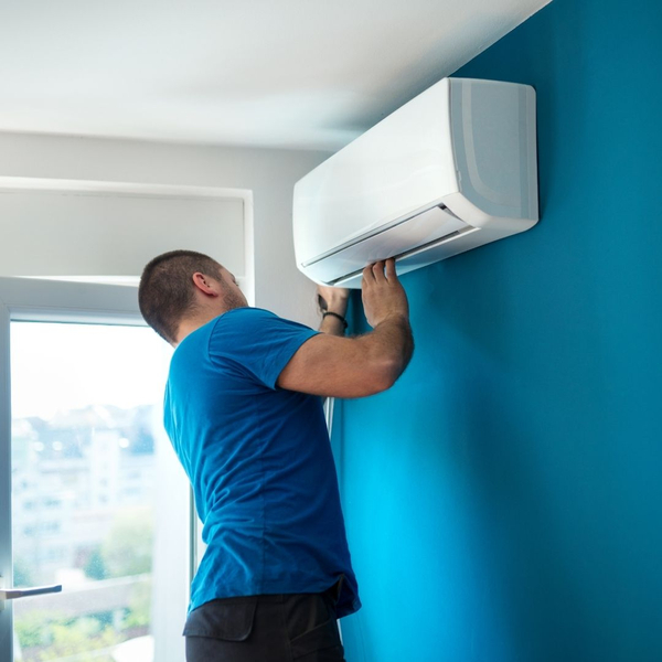 ac repair contractor fixing vent