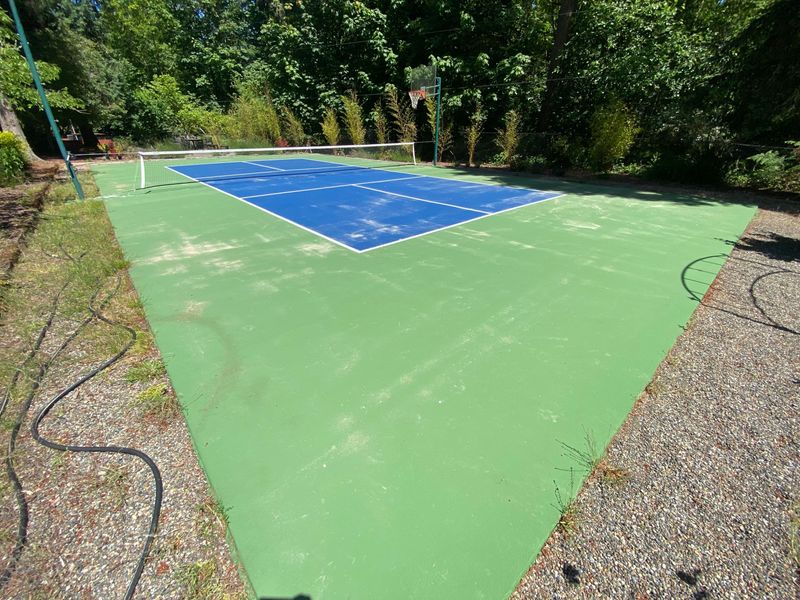 clean tennis court