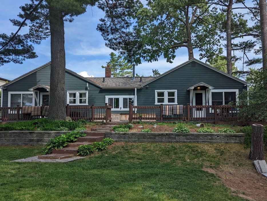 Cabin exterior at Mitchell Creek Inn
