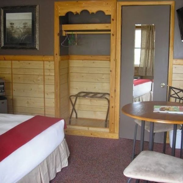 Motel vs Cabin 1.jpg