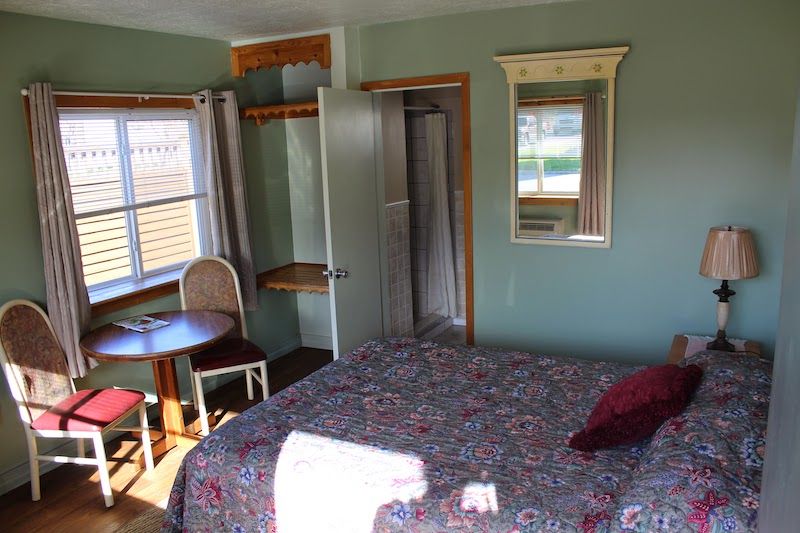 Room at Mitchell Creek Inn