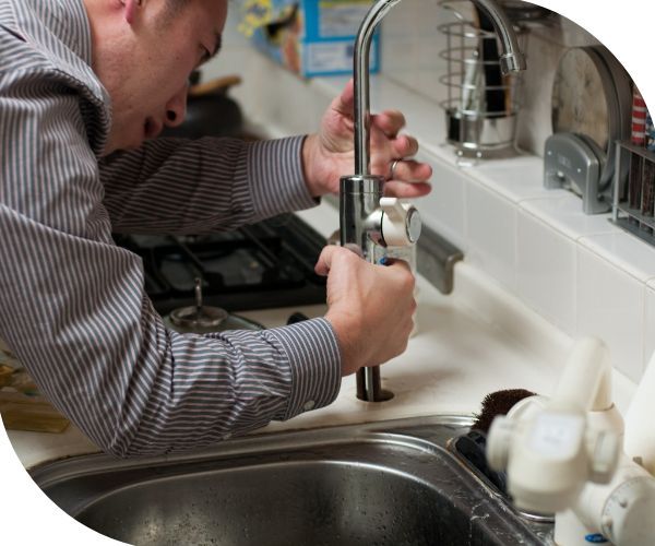 Don't Panic! What to Do Before Pro Plumbing Arrives for Emergency Service 1.jpg