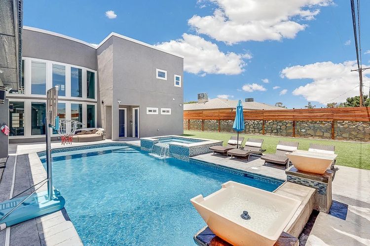 6c017a5d1a3e6a039c29b4b2c802c688-uncropped_scaled_within_1536_1152 Large.jpeg