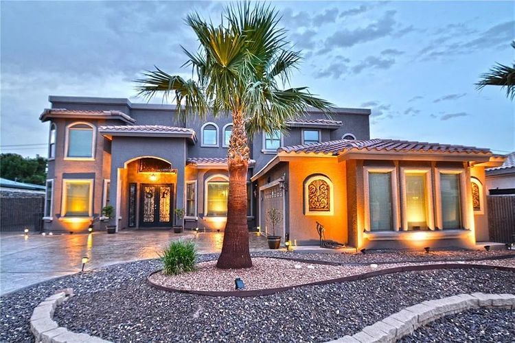 d9a422bb4412835a616e83969105aced-uncropped_scaled_within_1536_1152 Large.jpeg