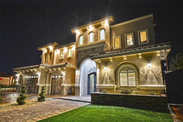 1bf2eb2325187ec55cc36964680b67f5-uncropped_scaled_within_1536_1152 Large.jpeg