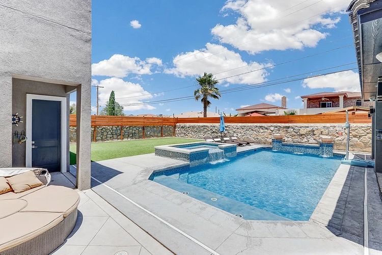 6b7a83ad8fd9cf052b4bf9fa647bcc26-uncropped_scaled_within_1536_1152 Large.jpeg