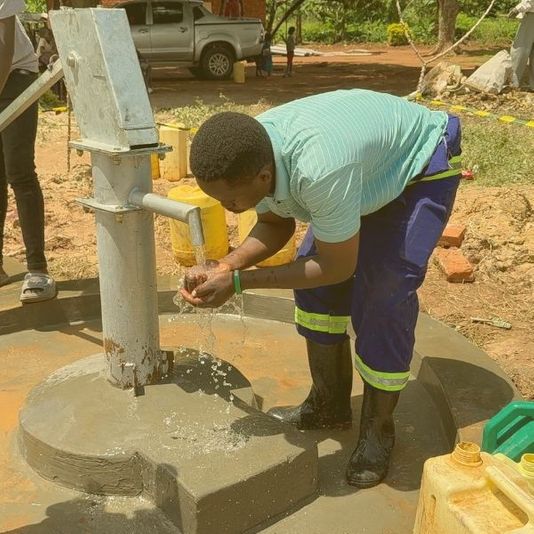 Drinking well in use for washing hands
