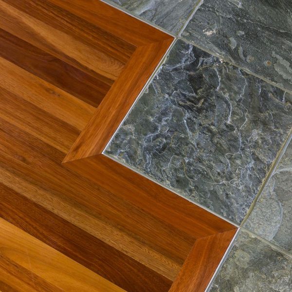 vinly flooring meeting wood