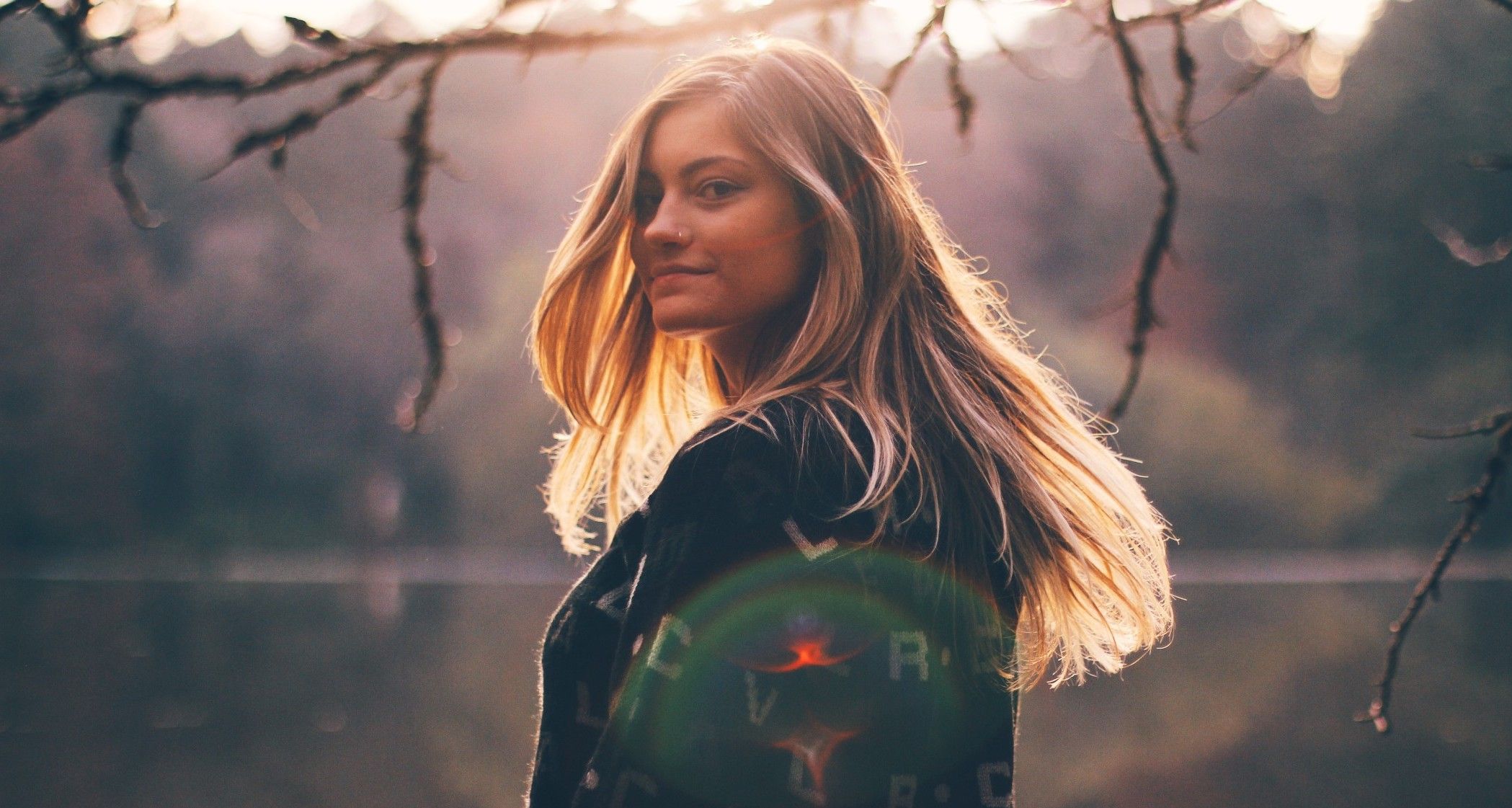 winter-cold-autumn-lens-flare-girl-fall-beautiful-woman-beautiful-woman-sweater-flare_t20_YQ4lXO.jpg