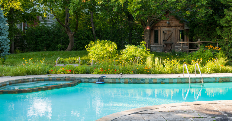 Tips for Preparing Your Pool for the Off Season - Hero.png