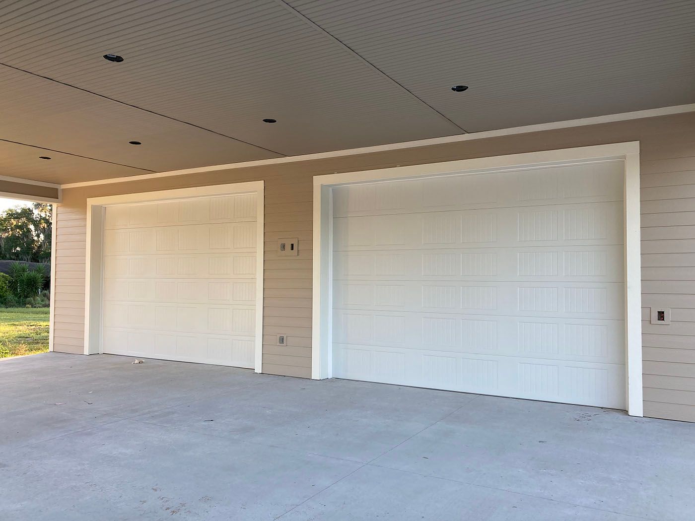 covered entryway for garage doors