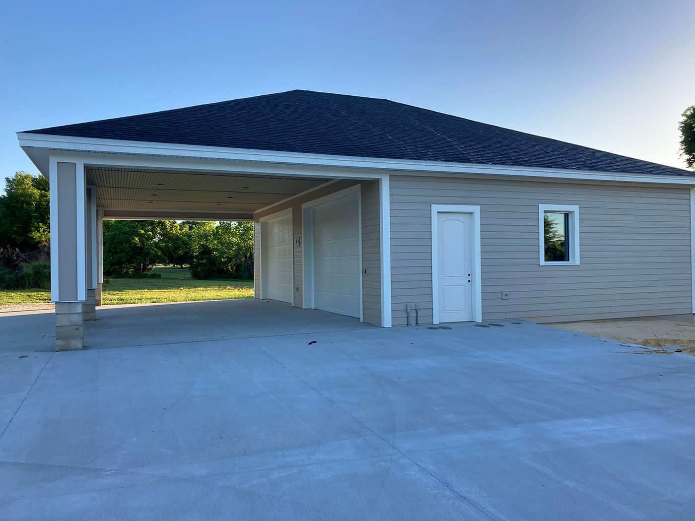 covered entryway for garage doors