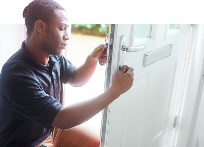 locksmith repairs lock on door