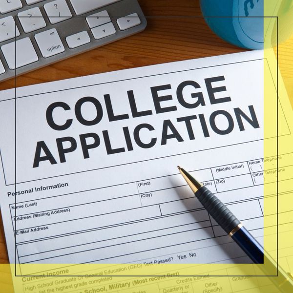 a blank college application