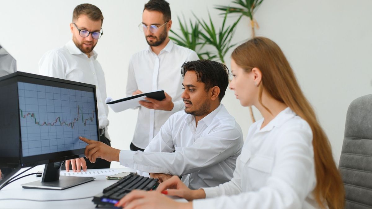 The Rapid Rewards Plan A Deep Dive into Earning Free Shares and Weekly Commissions.jpg