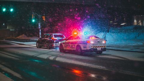 police pulling someone over for a DUI 