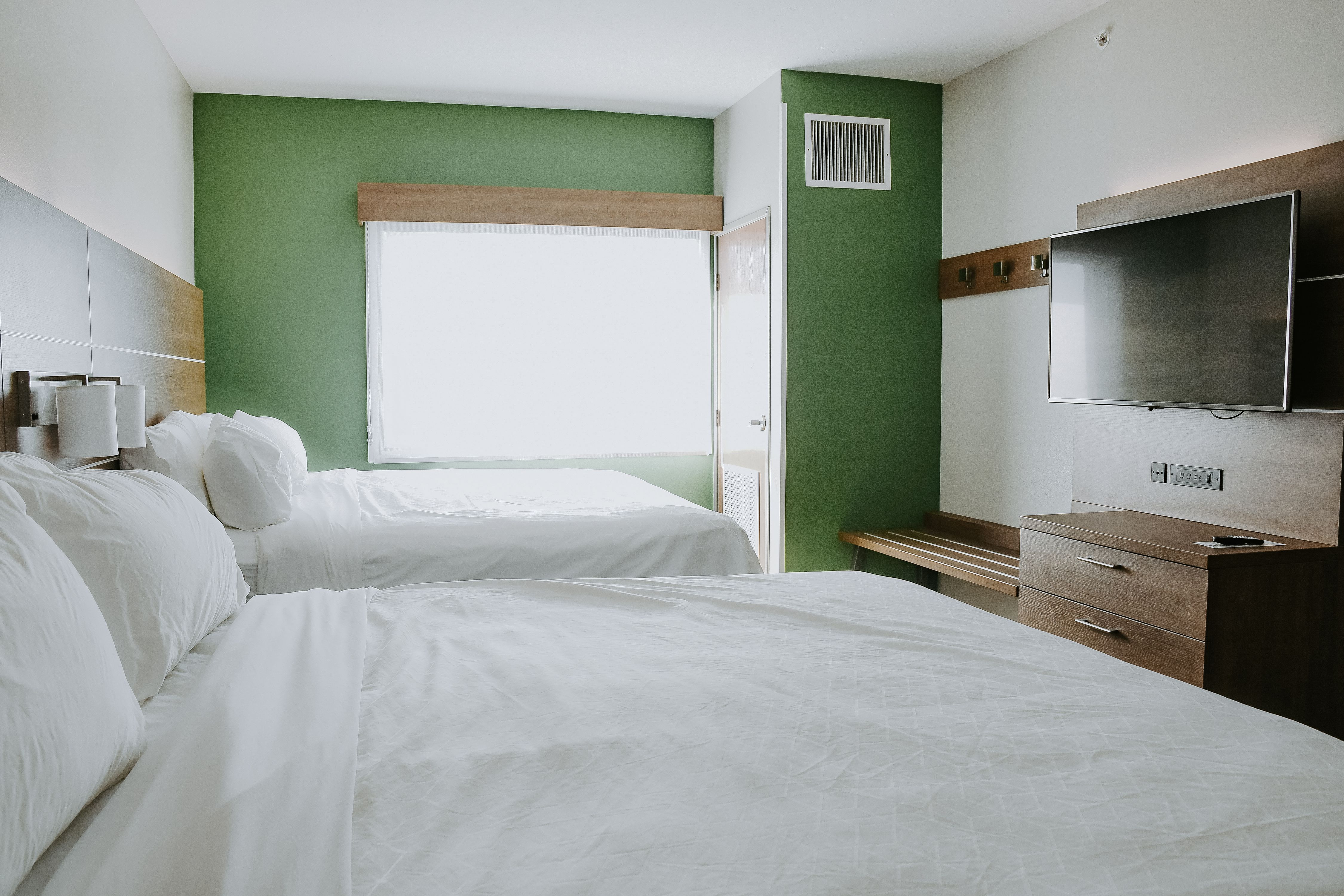 Holiday Inn (32).jpg