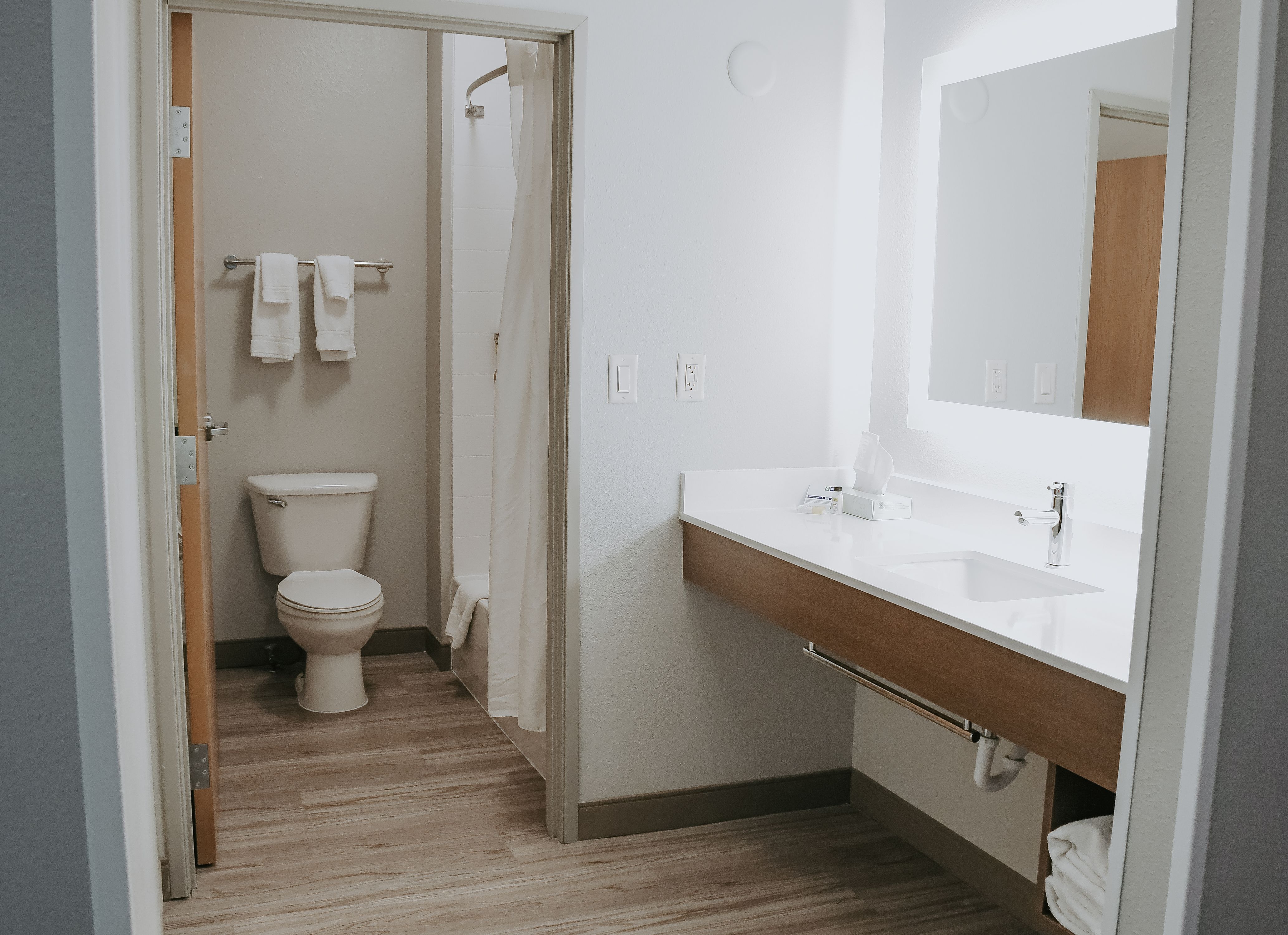 Holiday Inn (27).jpg