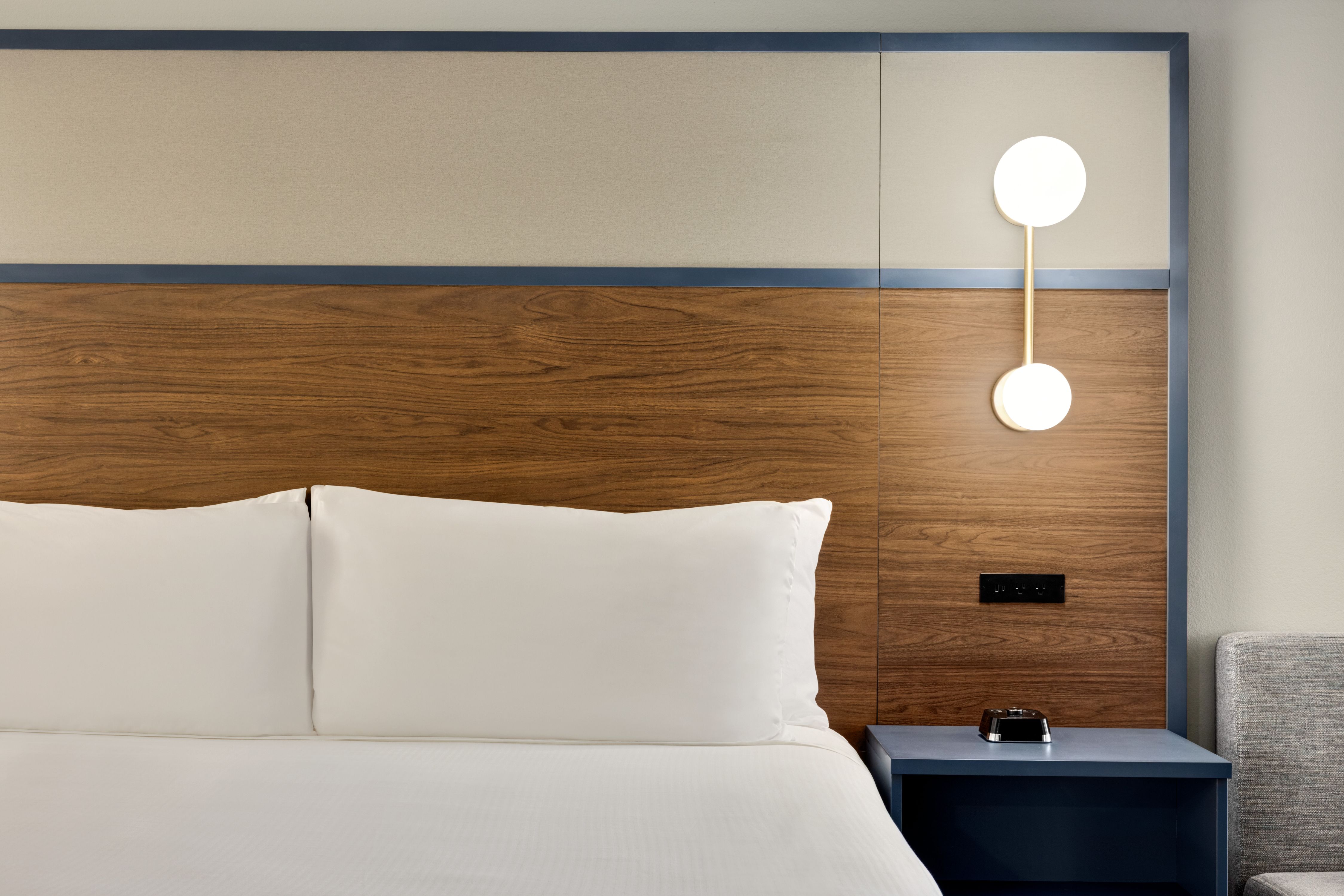 1 King Bed Deluxe Room - 1612126.jpg