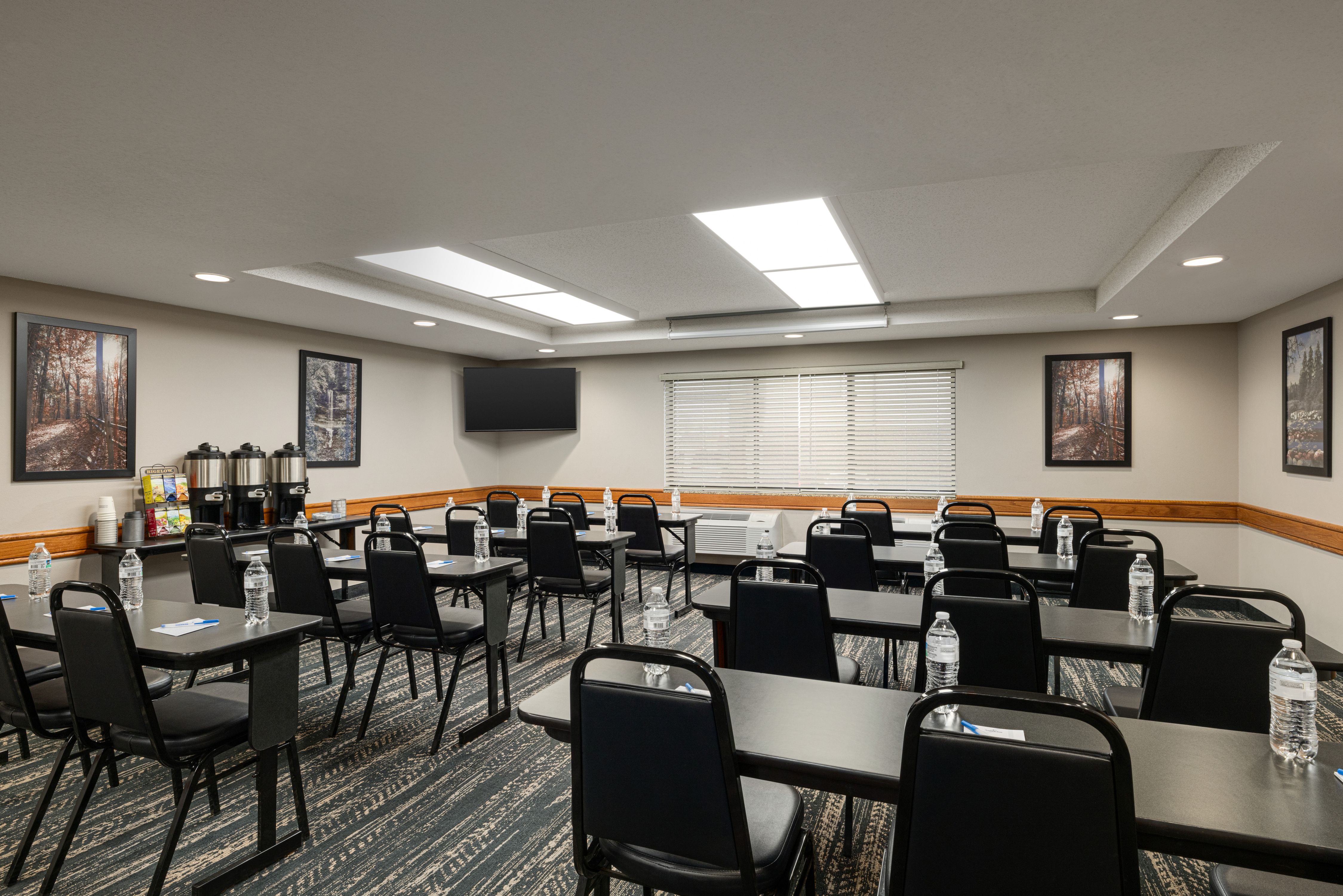 Meeting Room - 1612120.jpg
