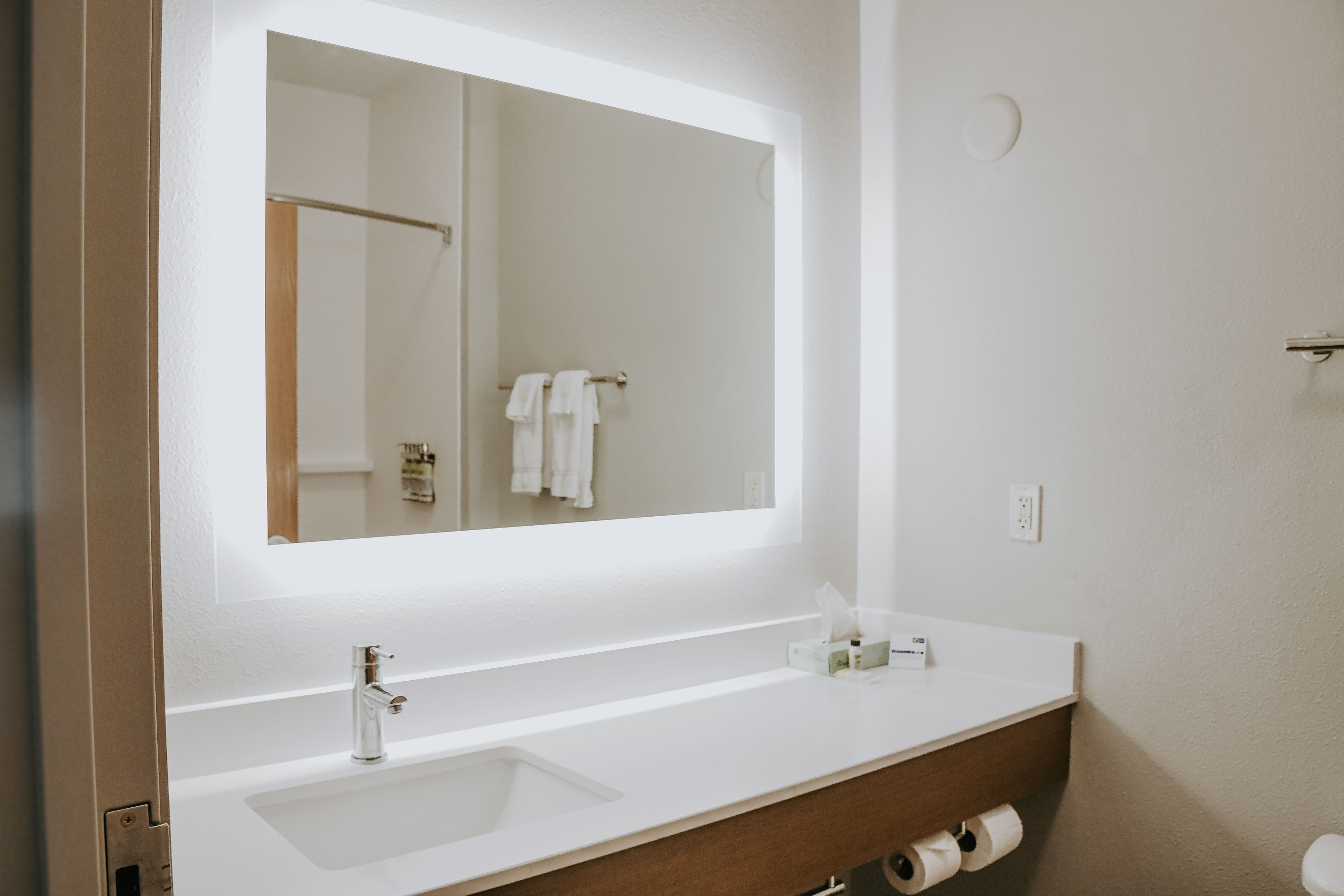 Holiday Inn (14).jpg