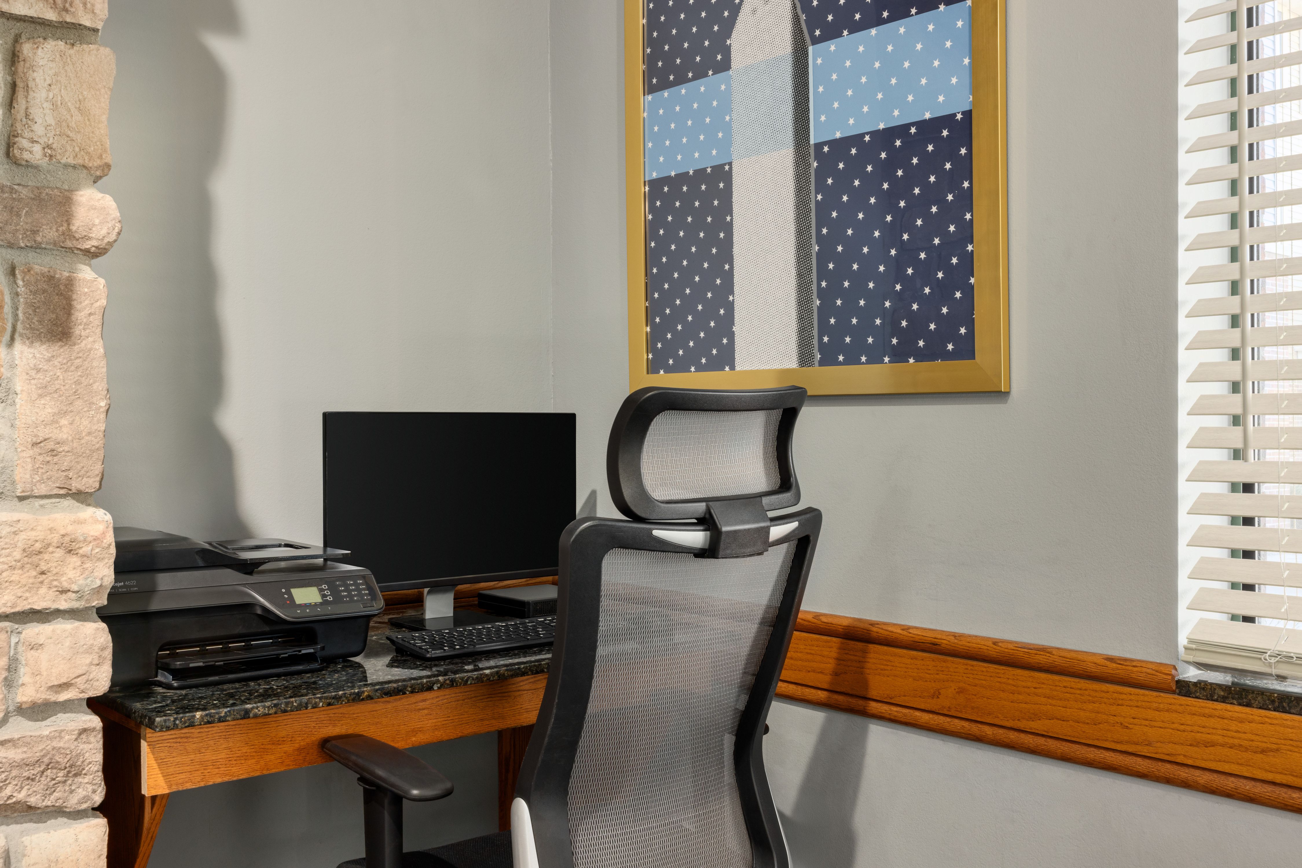 Business Center - 1612090.jpg