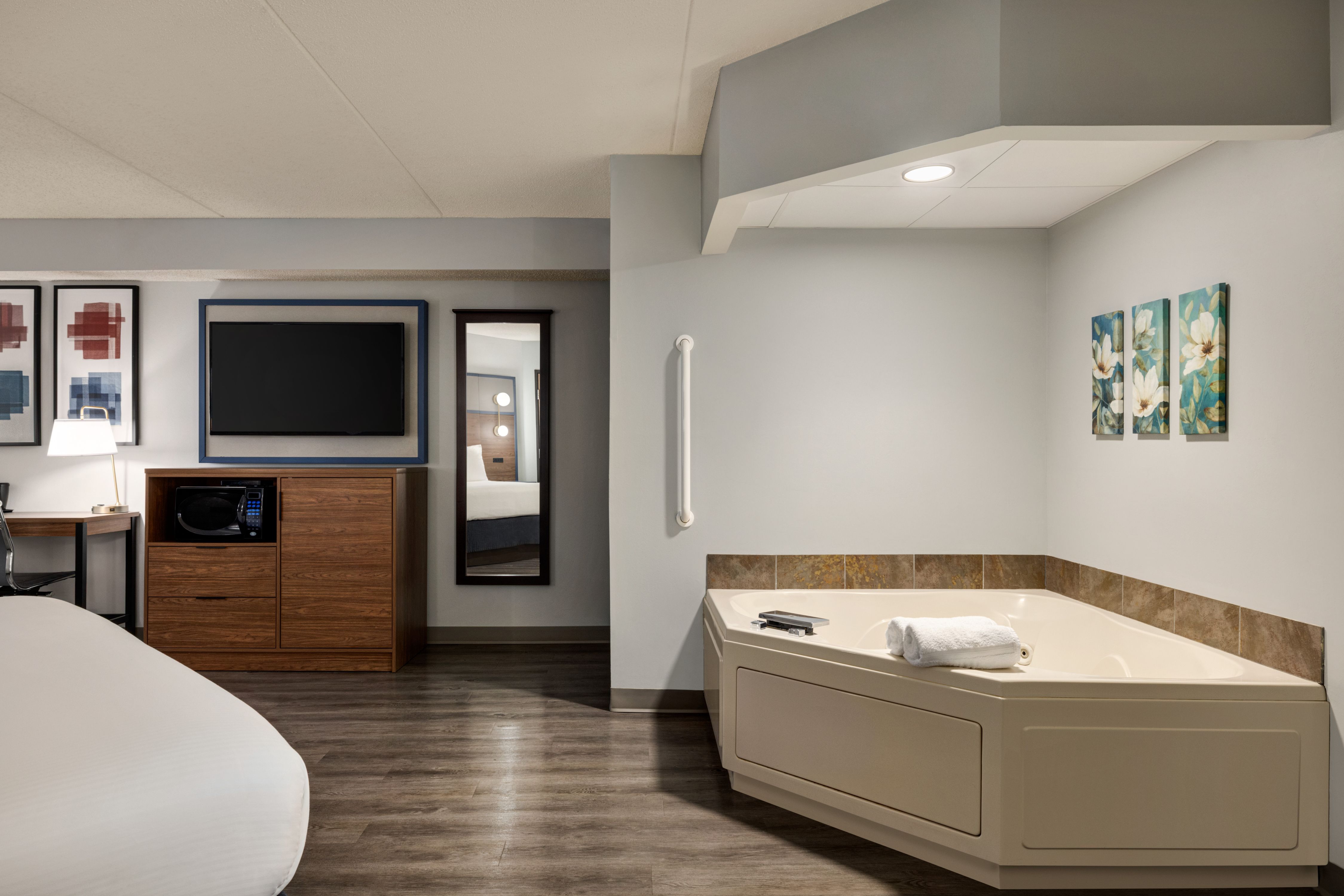 1 King Bed Deluxe Room - 1612131.jpg