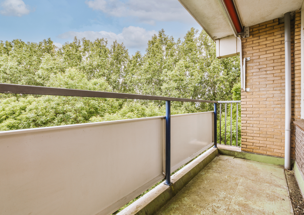 balcony-and-railing-installation-wrigleyville-chicago (4).png